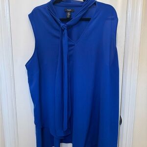 Elegant Blue Sleeveless Top With Tie